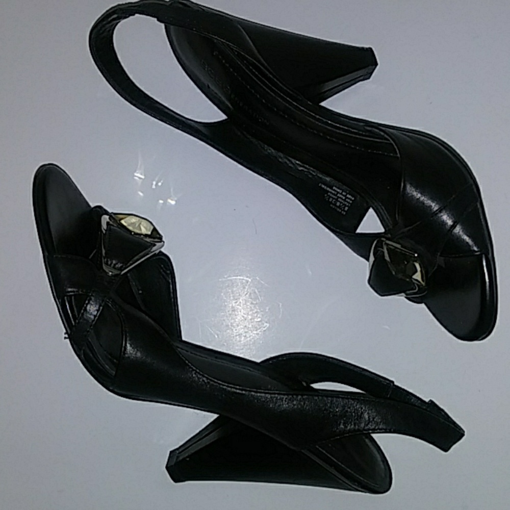 BCBGENERATION BLACK HEELS WITH RHINESTONE
